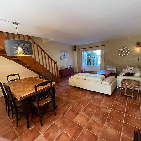 Gites Le Mathelin Lamothe-Montravel Exterior photo